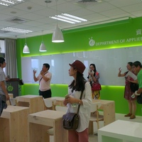 【時間】:2015年6月22日
【地點】:佛光大學創意與科技學院
【人員】:
大陸金華職業技術學院藝術設計系一行7人
雲林科技大學國際事務處2人
資應系系主任羅榮華(參訪解說+陪同用餐)
產媒系系主任張志昇(參訪解說+陪同用餐)
文資系系主任潘襎(陪同用餐)
傳播系系主任陳才(陪同用餐)
