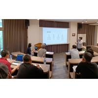 創意與科技學院為促進本院教師多元發展並提供相互交流平台,於112學年度規劃以「教師升等」與「教師評鑑」雙主軸,借重本學院教師跨領域專才、彼此支援、發揮所長,邀請本院近年升等教師:傳播學系牛隆光老師、產品與媒體設計學系林志冠老師,借重其成功達成教師升等的寶貴經驗,為本院各學系教師分享其教師升等經驗,藉以提供本院教師多元升等管道模式(研究升等、教學實務升等),及升等各項前置準備的經驗分享。